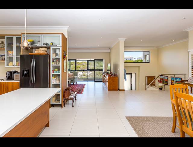 5 BEDROOM HOUSE FOR SALE IN BIG BAY